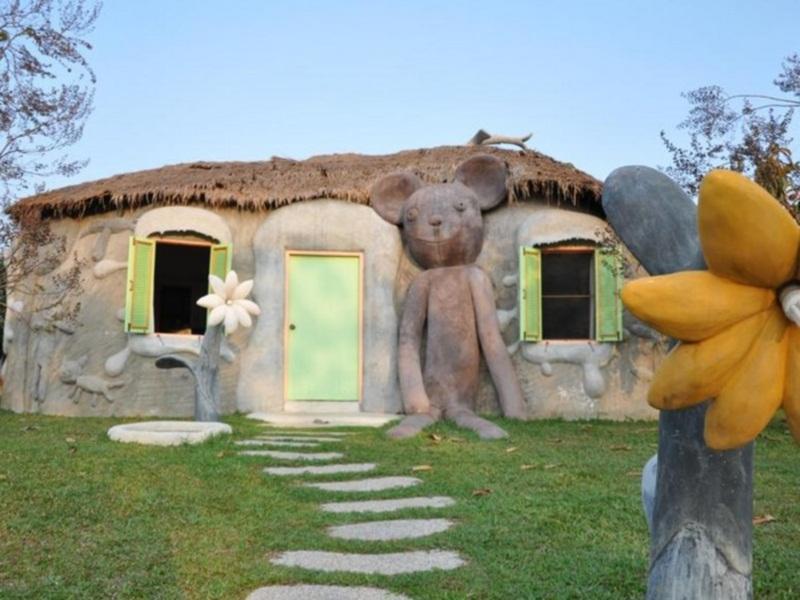 Naidee Sculptured Huts Hotel HHQ Exterior photo