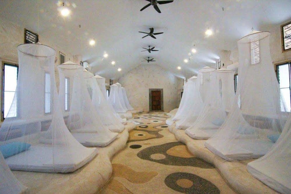 Naidee Sculptured Huts Hotel HHQ Exterior photo