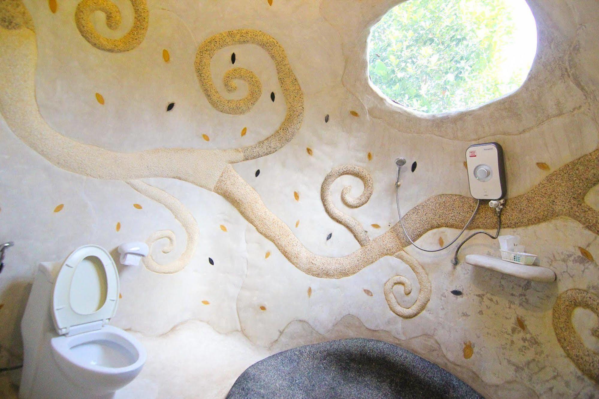 Naidee Sculptured Huts Hotel HHQ Exterior photo