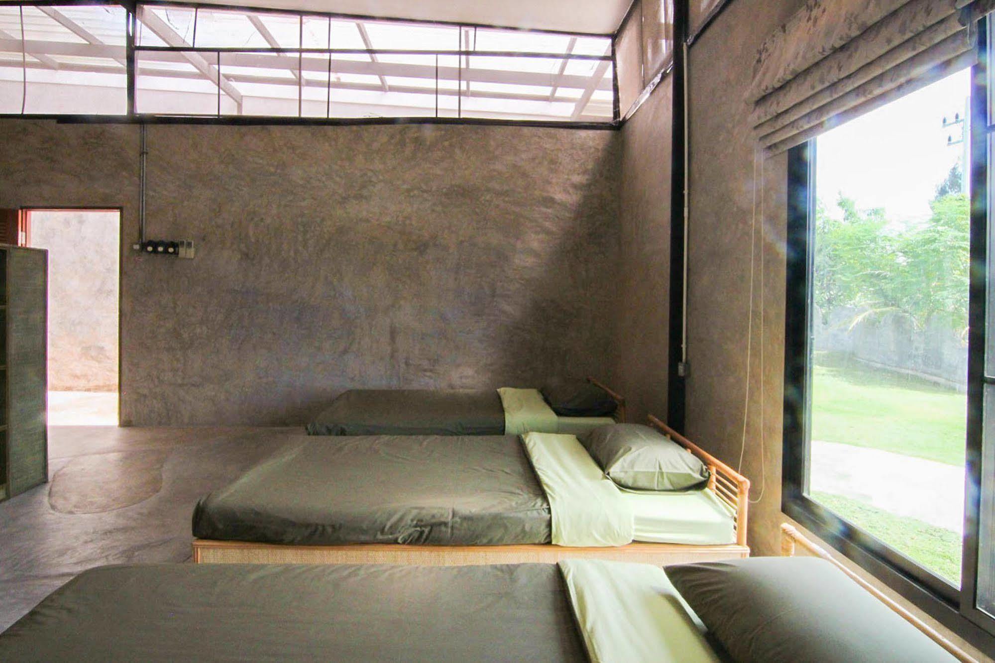 Naidee Sculptured Huts Hotel HHQ Exterior photo